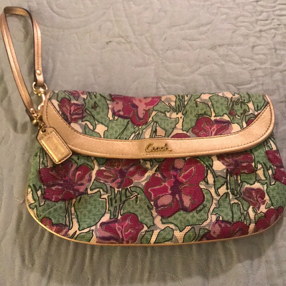 Coach flower🌸 🌺 Wristlet
